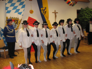 Pfarrfasching2014Gerichtsverhand1